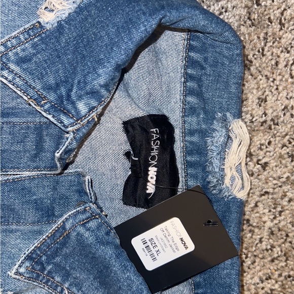Fashion Nova lightly distressed denim jacket. Size XL. Medium Wash - Picture 3 of 4